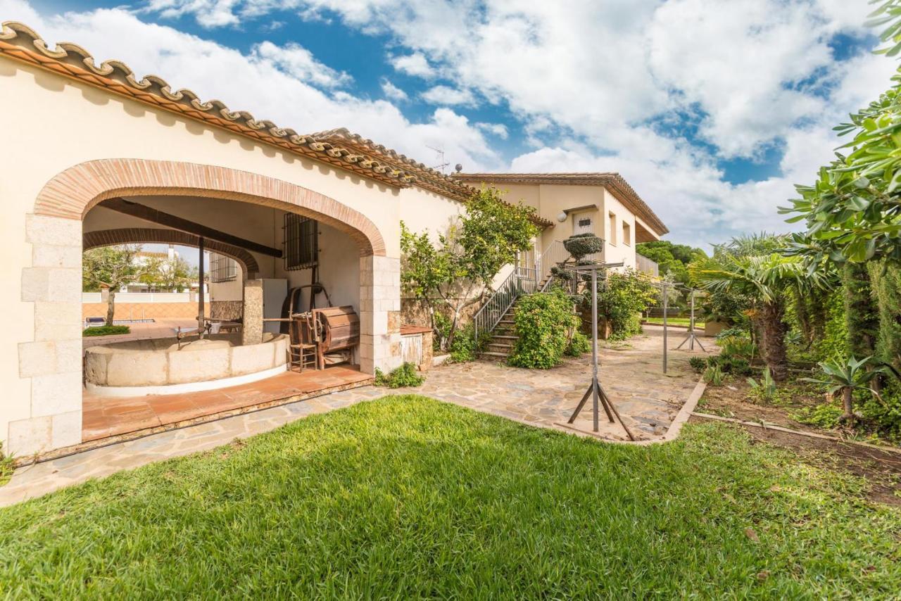 Villa Nuria L' Escala Bagian luar foto